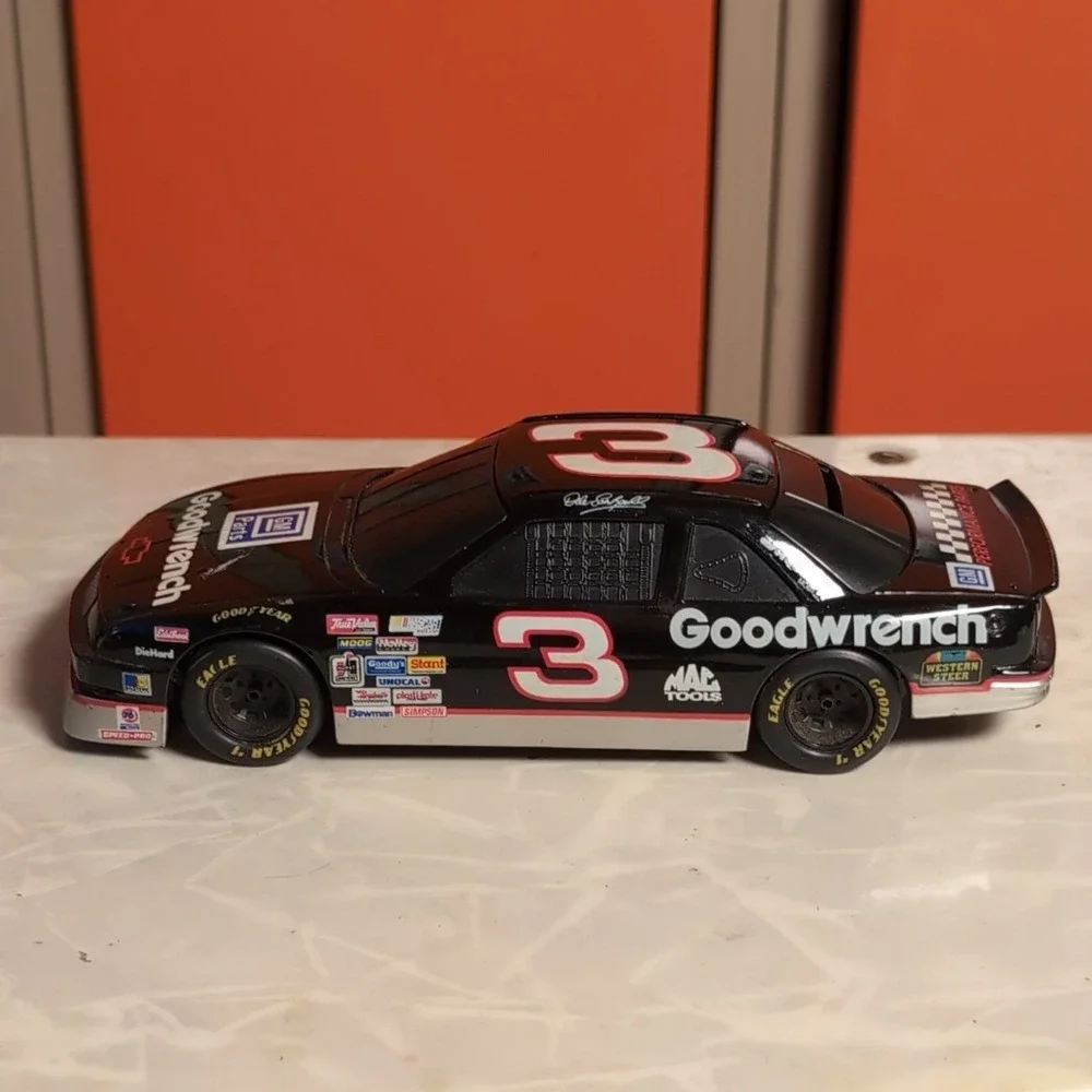 Racing Champions Goodwrench Chevrolet Lumina NASCAR Diecast Car bank 1992